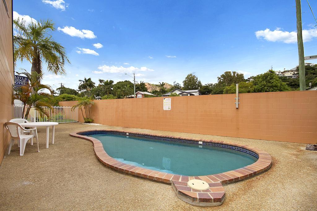 Castle Crest Motel Townsville Exterior photo